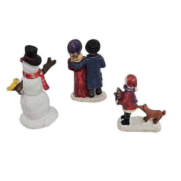 Lot of 10 Vintage Christmas Village Pieces Festive Holiday Figurine Collection - Picture 6 of 7